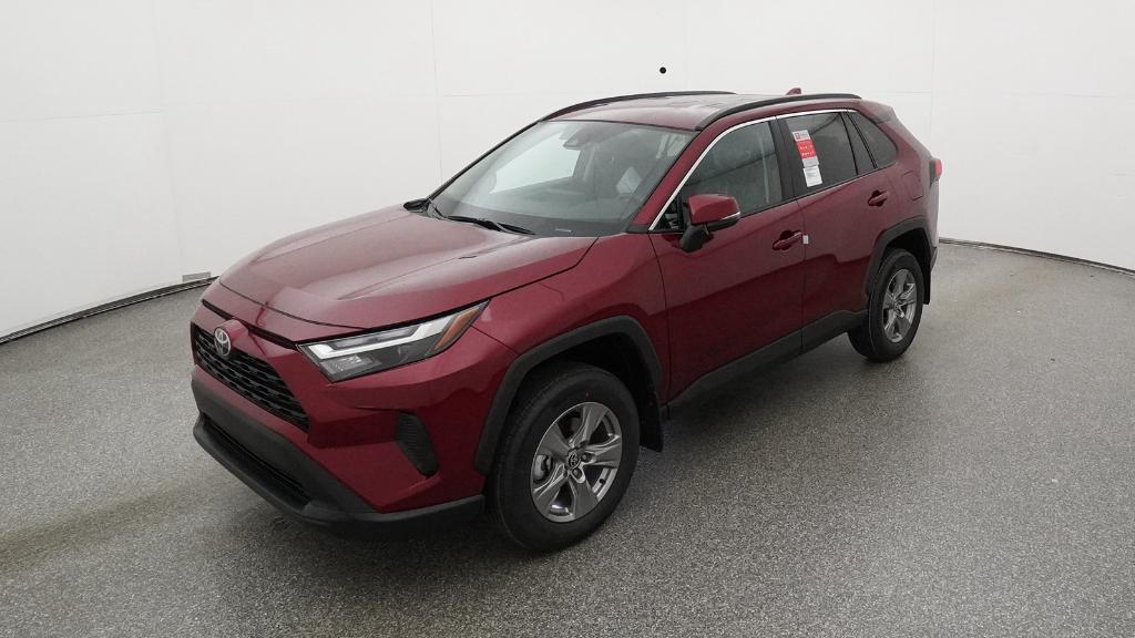 2025 Toyota RAV4 XLE's photo