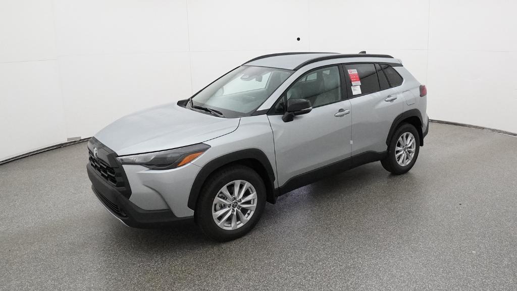 2026 Toyota Corolla Cross LE's photo