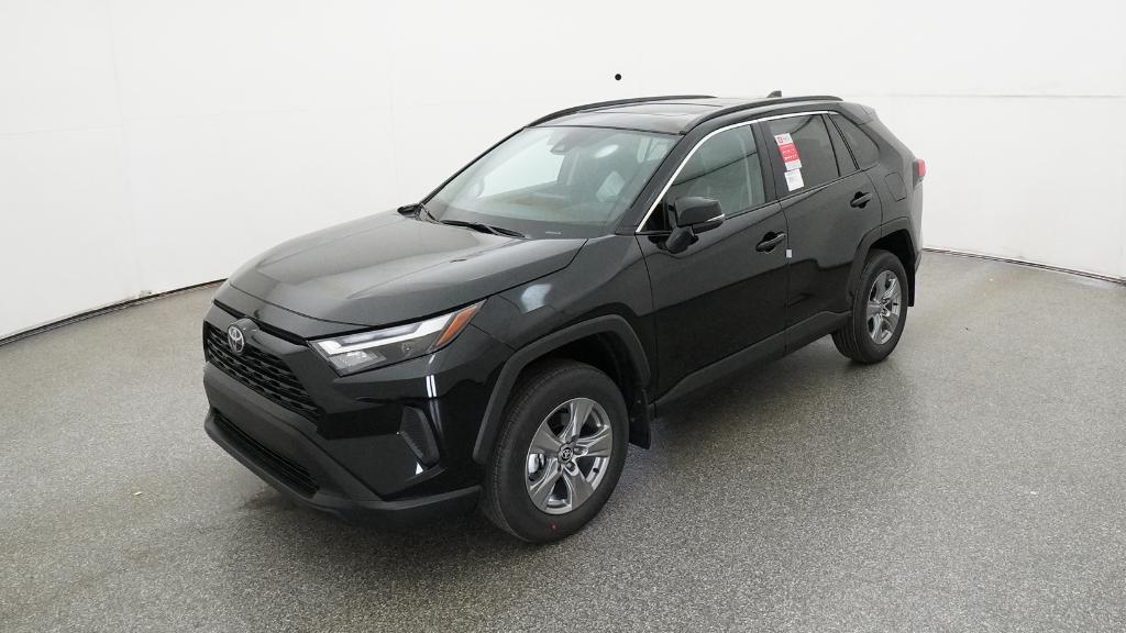 2025 Toyota RAV4 XLE's photo