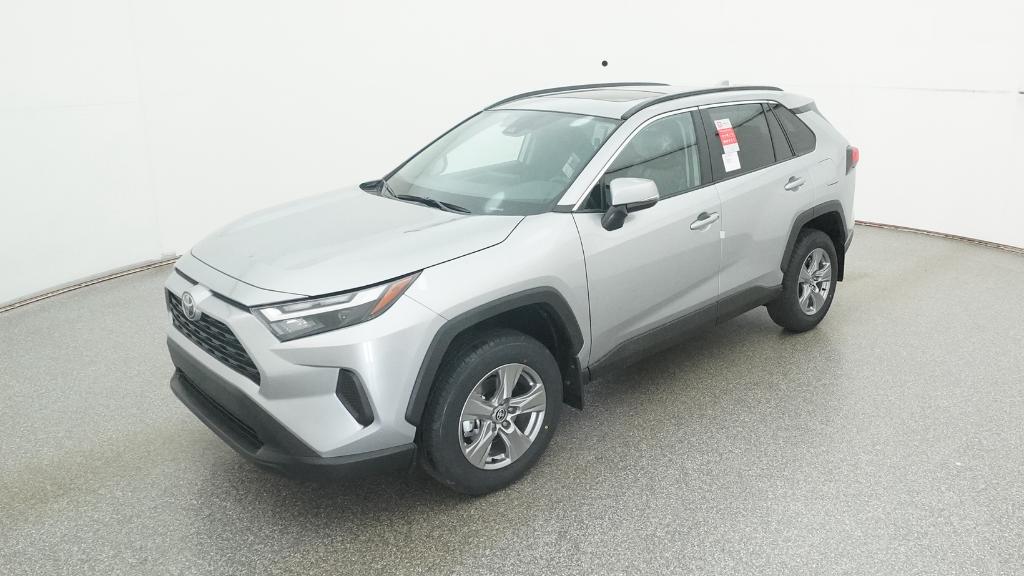 2025 Toyota RAV4 XLE's photo