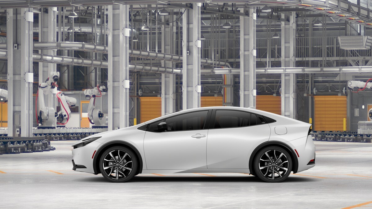 2026 Toyota Prius XSE Plug-in Hybrid photo 4