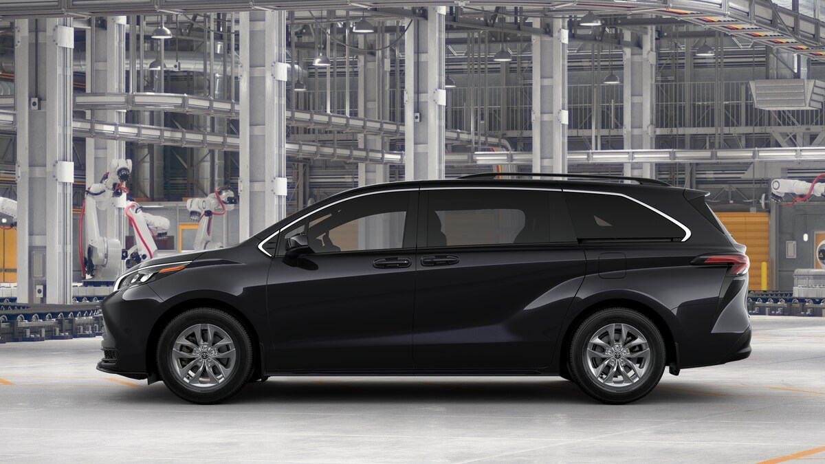 2025 Toyota Sienna LE photo 4