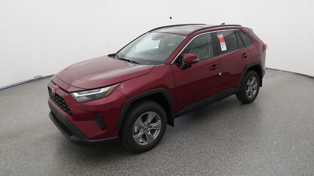 2025 Toyota RAV4 XLE's photo