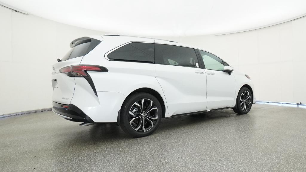 2025 Toyota Sienna Platinum photo 3