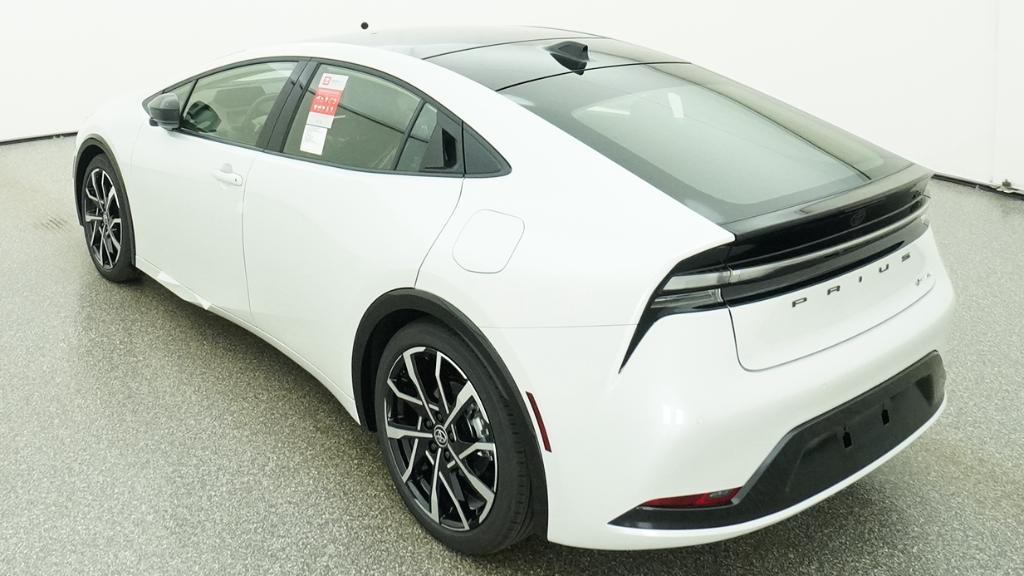 2026 Toyota Prius Plug-in Hybrid XSE - Photo 17