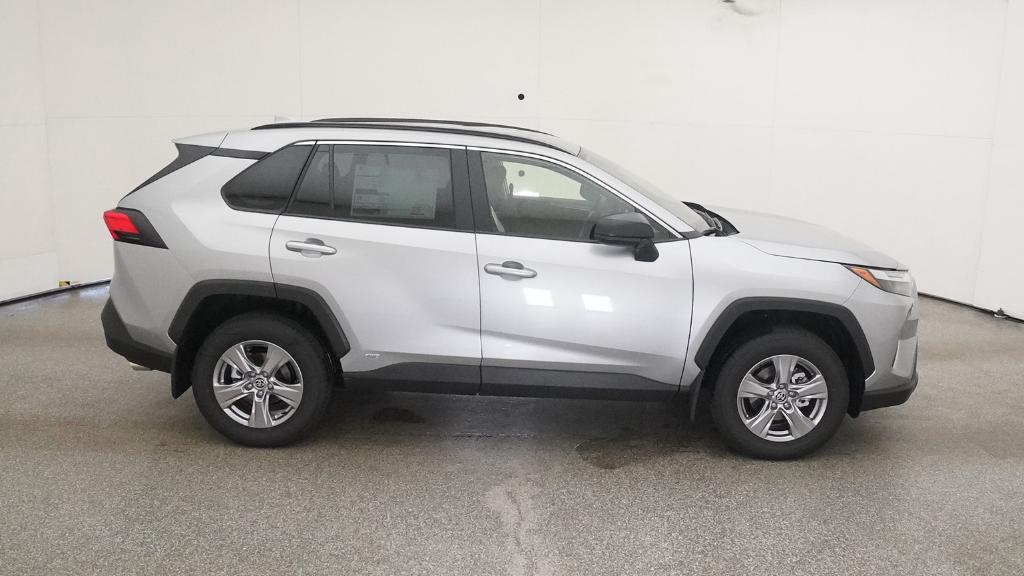 2025 Toyota RAV4 Hybrid LE photo 2