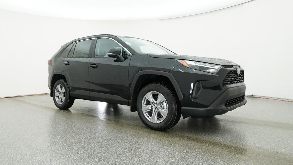 2025 Toyota RAV4 XLE photo 3