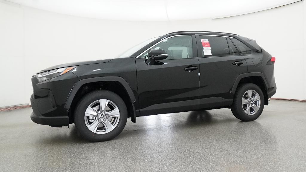 2025 Toyota RAV4 XLE photo 4