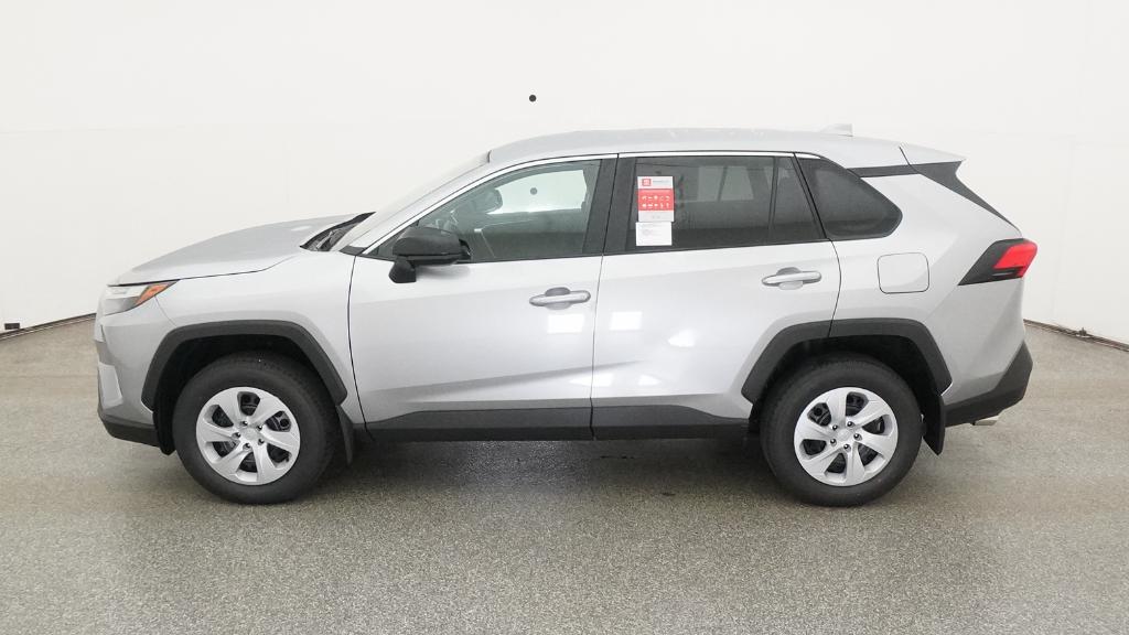 2025 Toyota RAV4 LE photo 4