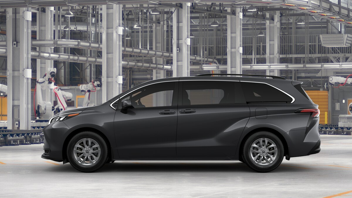 2025 Toyota Sienna LE photo 4
