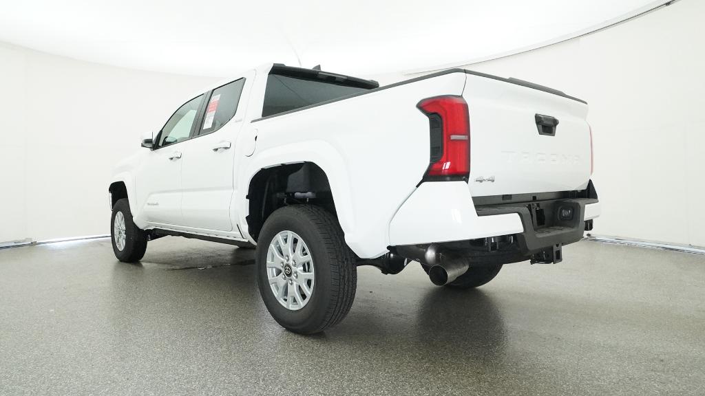 2025 Toyota Tacoma SR5 - Photo 10