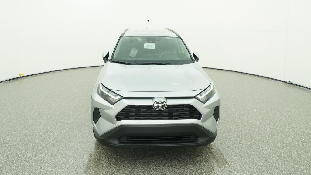 2025 Toyota RAV4 Hybrid XLE photo 3