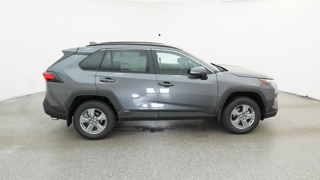 2025 Toyota RAV4 Hybrid XLE photo 2