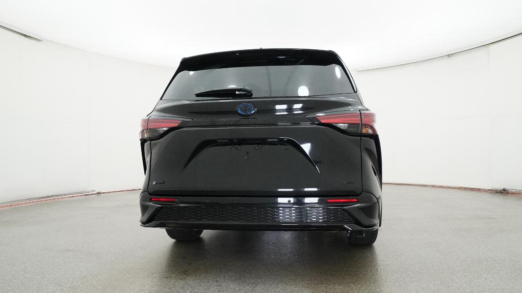 2025 Toyota Sienna XSE photo 2