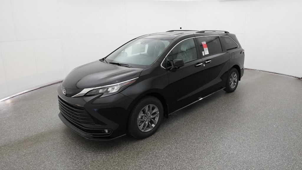 2026 Toyota Sienna XLE's photo