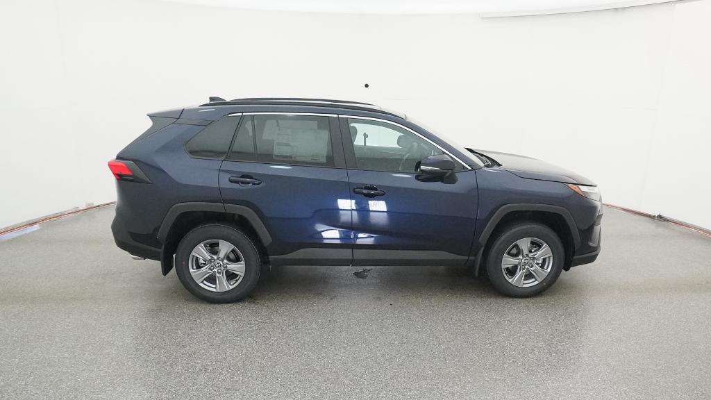 2025 Toyota RAV4 XLE photo 4