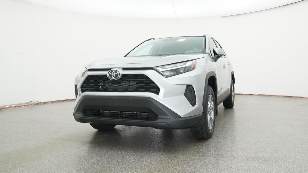 2025 Toyota RAV4 Hybrid XLE photo 2