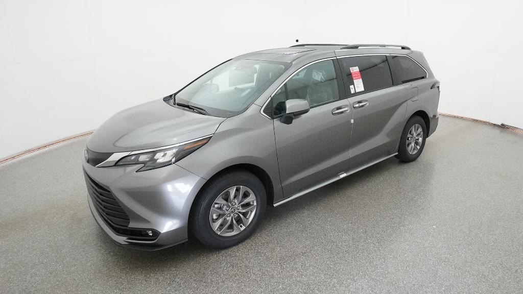 New 2026 Toyota Sienna XLE 8 PASSENGER