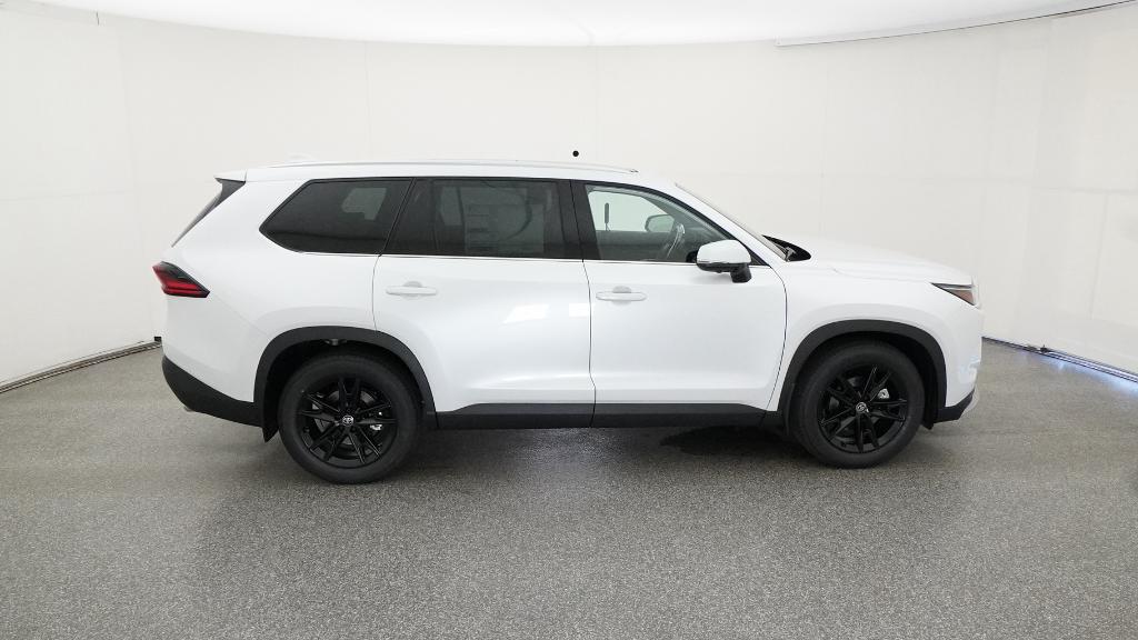 2026 Toyota Highlander Platinum Hybrid photo 2