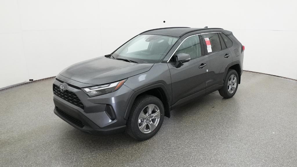 2025 Toyota RAV4 XLE's photo