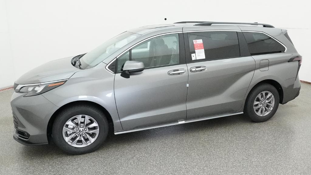 New 2026 Toyota Sienna XLE 8 PASSENGER
