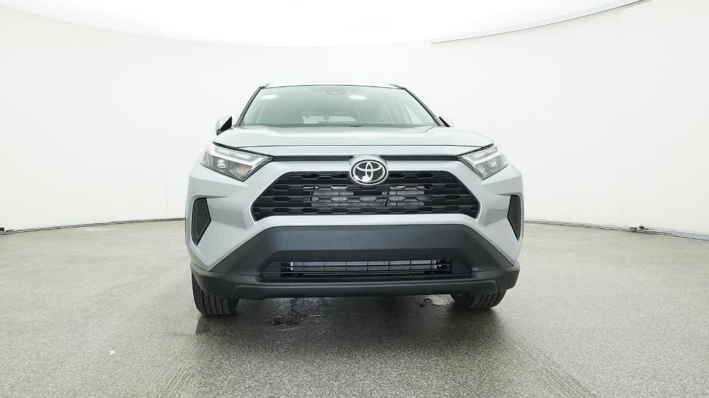 2025 Toyota RAV4 XLE photo 3