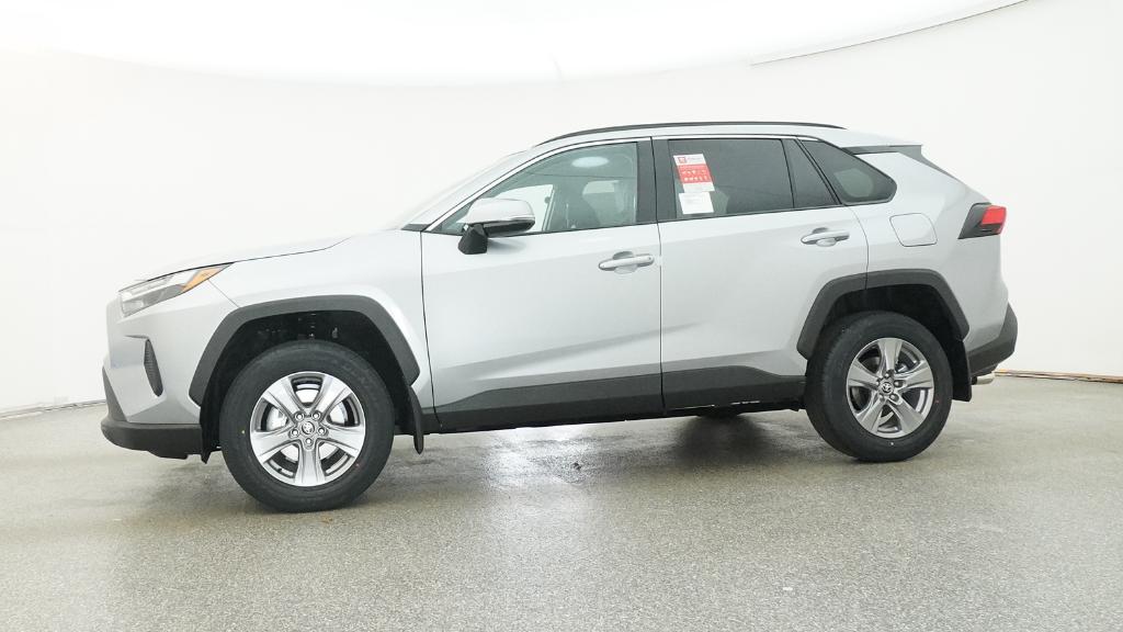 2025 Toyota RAV4 XLE photo 3