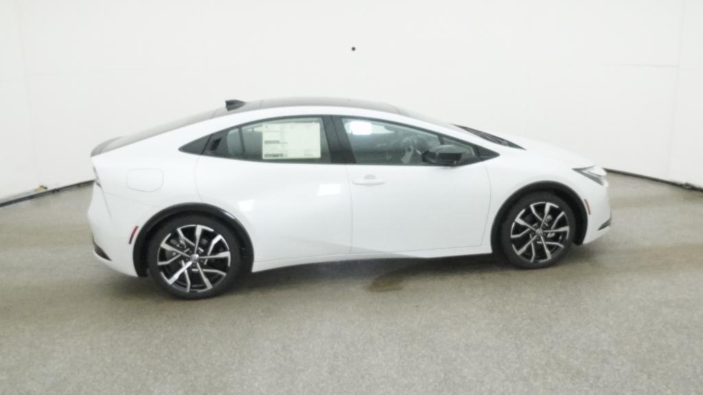 2026 Toyota Prius Plug-in Hybrid XSE Premium photo 3