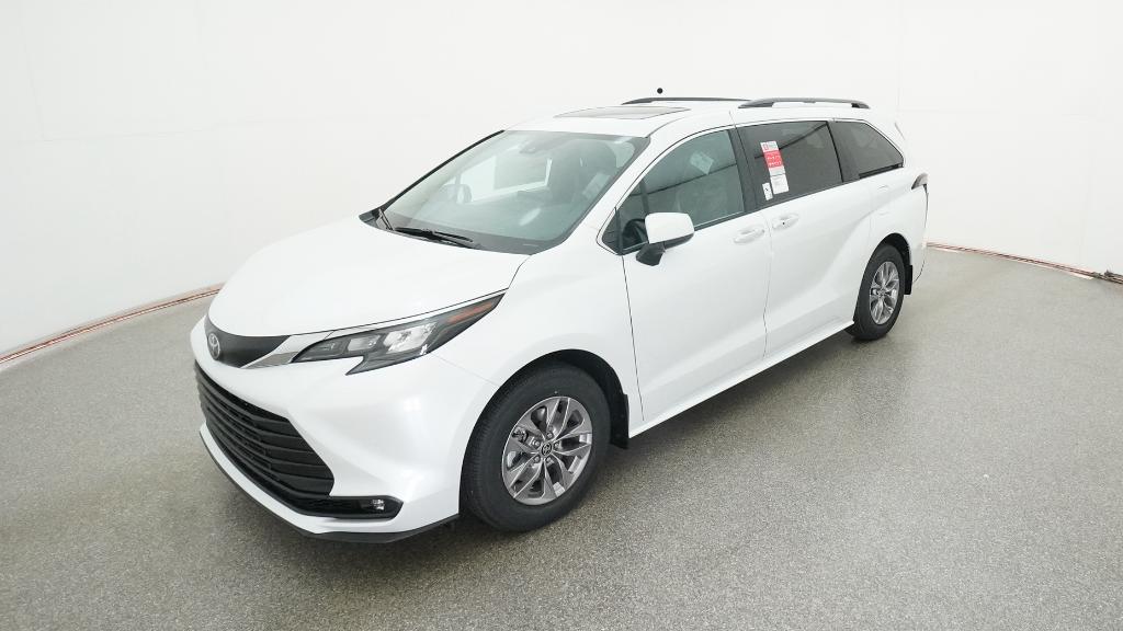 2026 Toyota Sienna XLE's photo