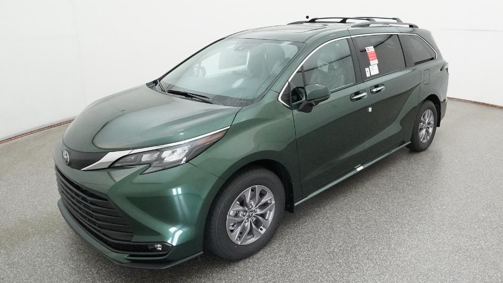 2026 Toyota Sienna XLE 8-Passenger Hybrid FWD's photo