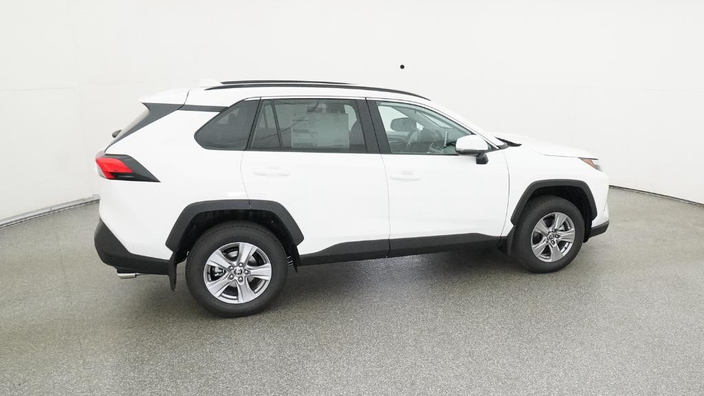 2025 Toyota RAV4 XLE photo 3
