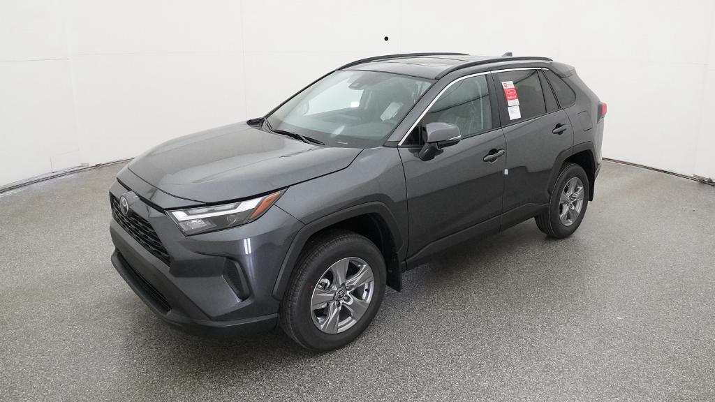 2025 Toyota RAV4 XLE's photo