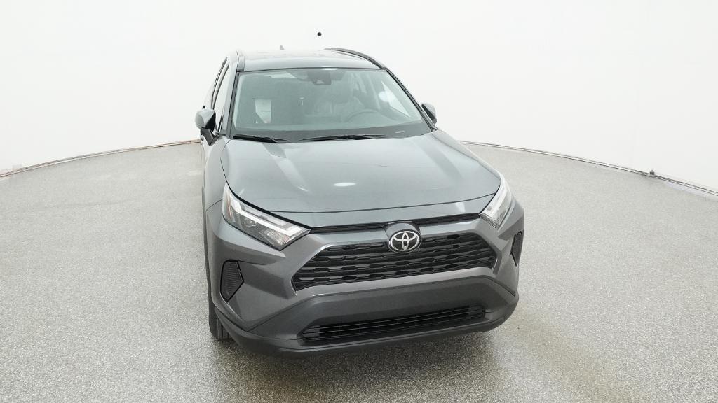2025 Toyota RAV4 XLE photo 4