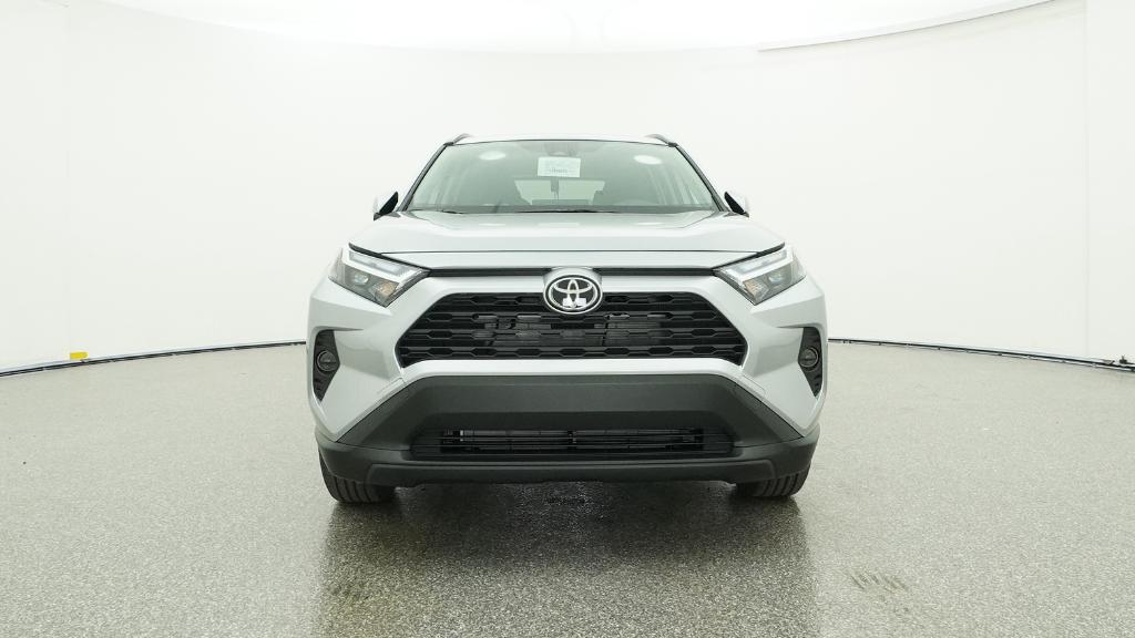2025 Toyota RAV4 Hybrid XLE photo 3