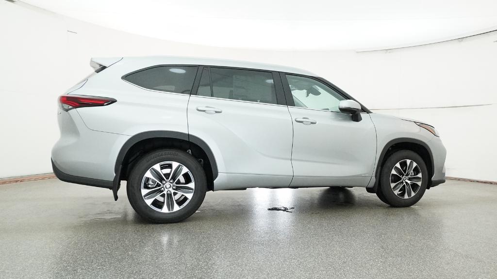 2025 Toyota Highlander Hybrid XLE photo 2