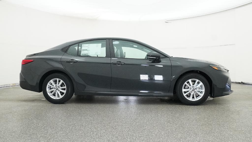2026 Toyota Camry LE photo 3