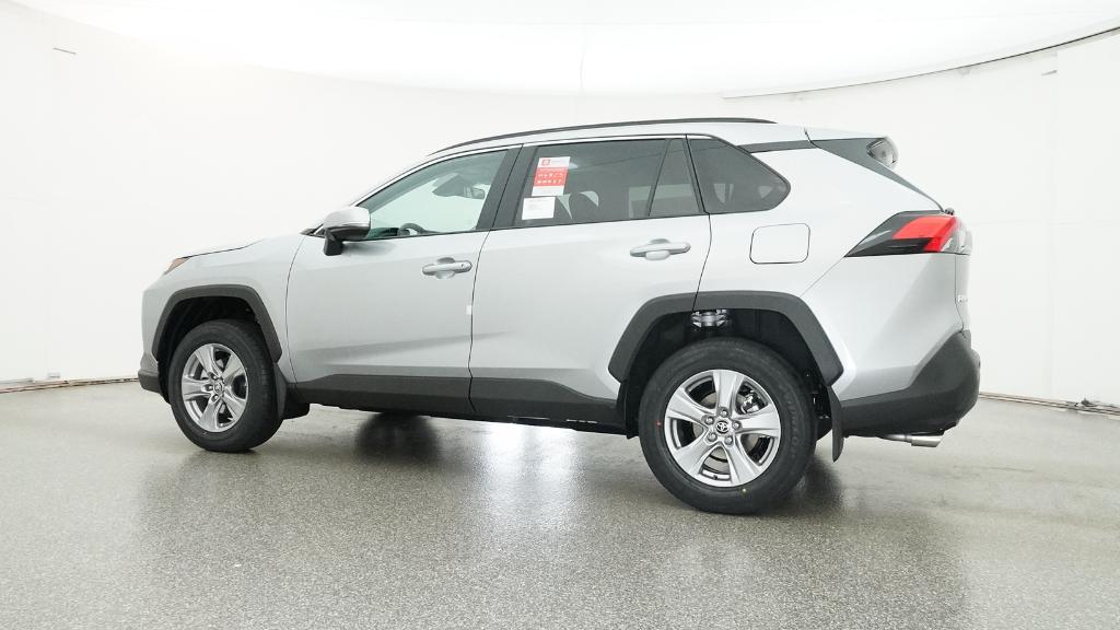 2025 Toyota RAV4 XLE photo 4