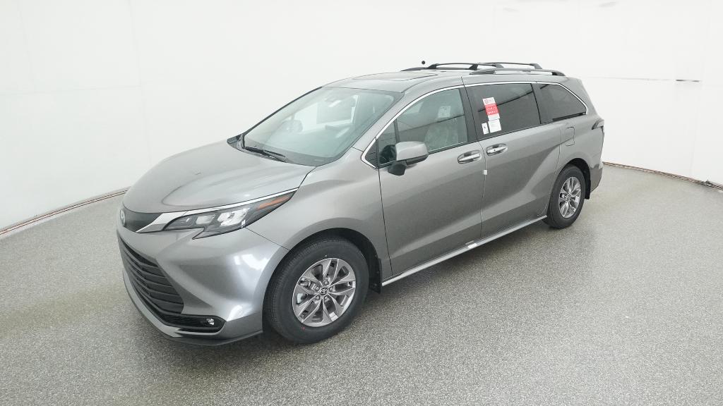 2026 Toyota Sienna XLE's photo