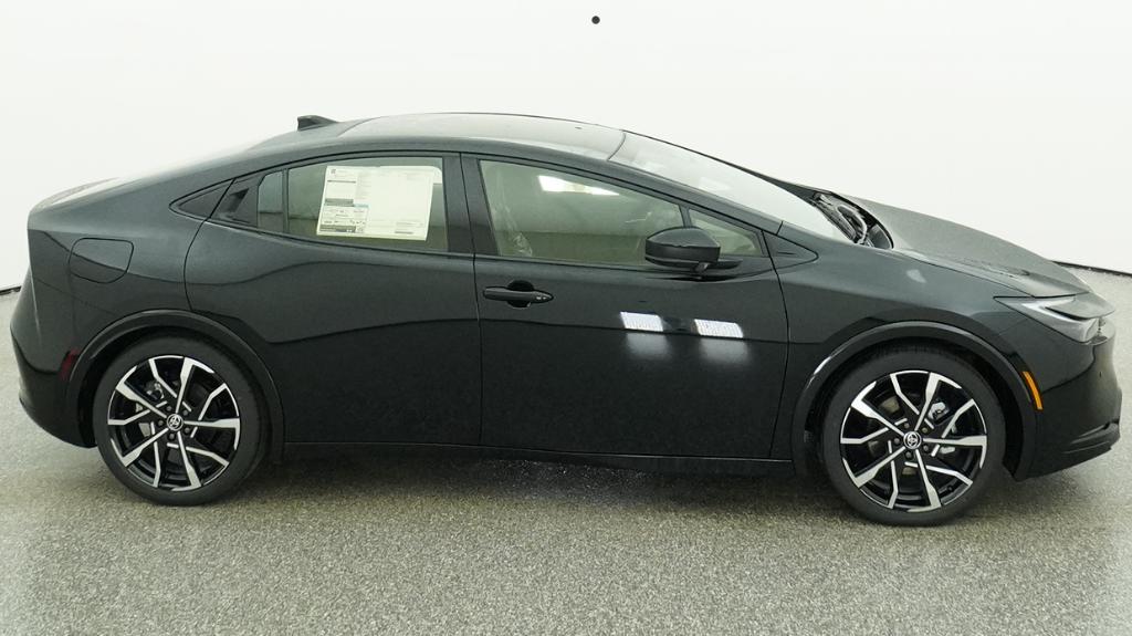 2026 Toyota Prius Plug-in Hybrid XSE - Photo 10