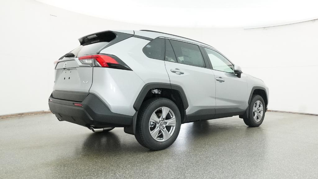 2025 Toyota RAV4 XLE photo 4