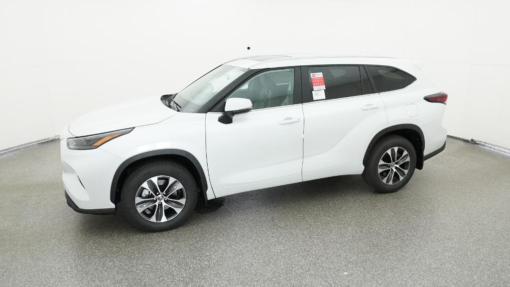 2026 Toyota Highlander XLE photo 2