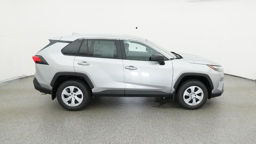 2025 Toyota RAV4 LE photo 4