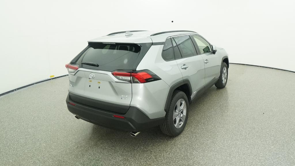 2025 Toyota RAV4 Hybrid XLE photo 2