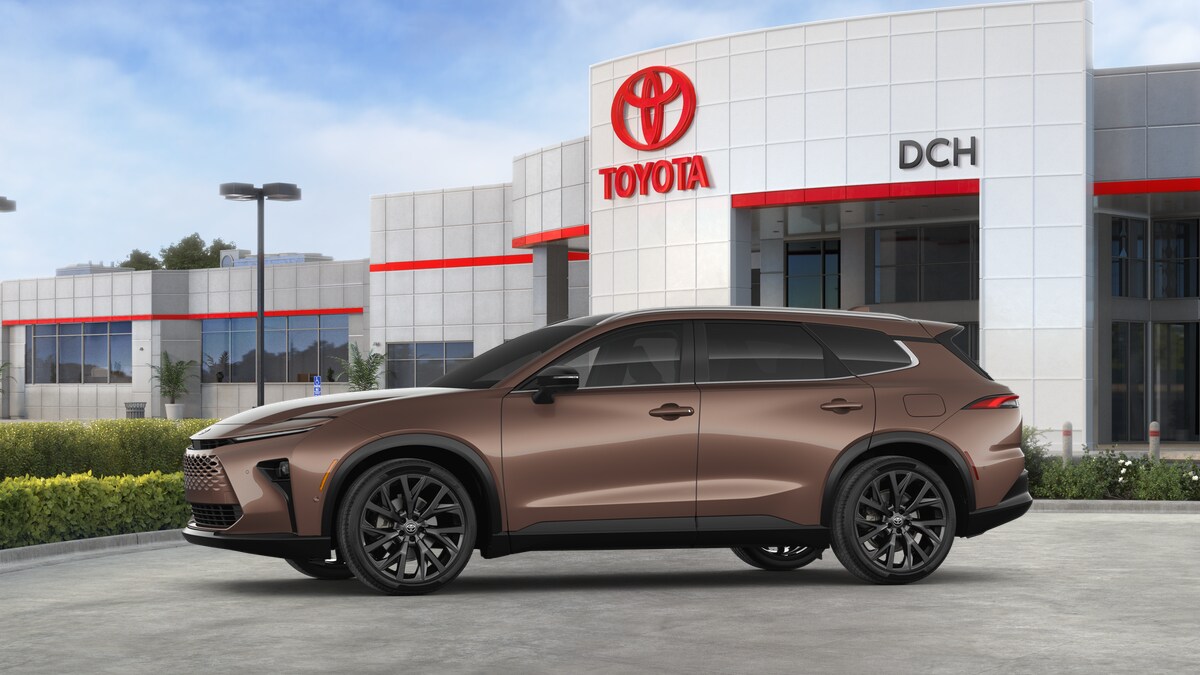 2025 Toyota Crown Signia Limited photo 3