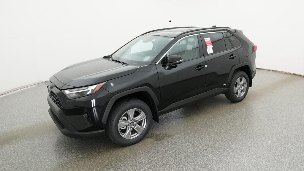 2025 Toyota RAV4 XLE's photo