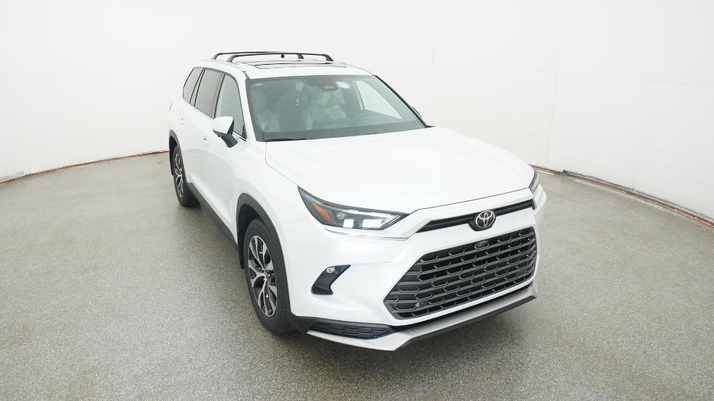 2026 Toyota Highlander Hybrid Limited photo 3