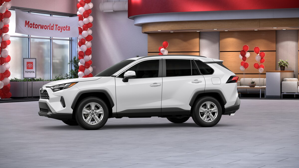 2025 Toyota RAV4 XLE photo 3