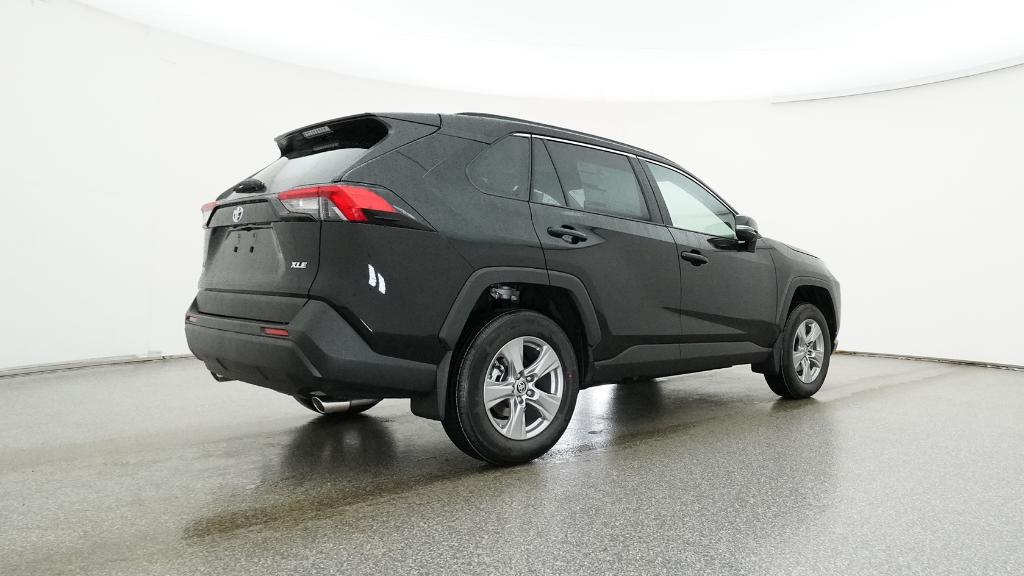 2025 Toyota RAV4 XLE photo 4