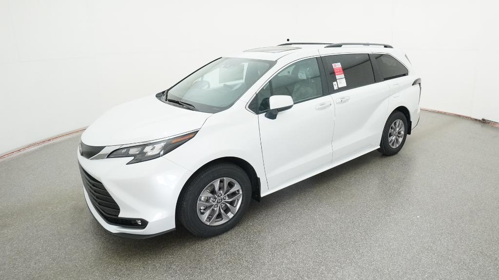 2026 Toyota Sienna XLE's photo