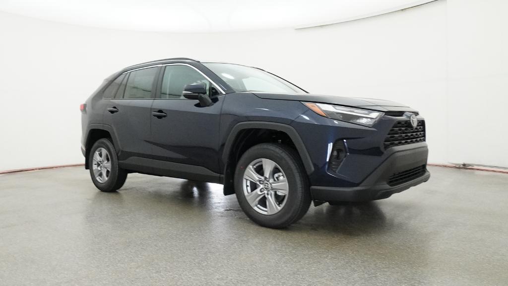2025 Toyota RAV4 XLE photo 4